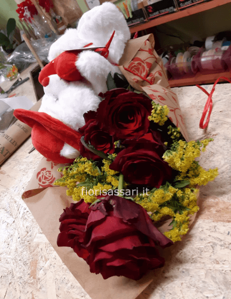 Fascio rose con pupazzetto